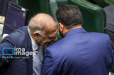 مجلس امروز صحنه صحبت‌های درگوشی و پنهانی بود