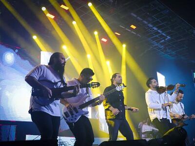 این هنرمندان کنسرت‌های خود را روی صحنه می‌برند