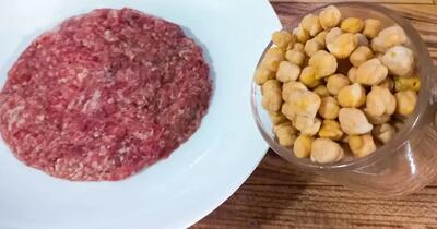  از غذاهای تکراری دست بردار، از خوردن این غذا با نخود و گوشت چرخ کرده سیر نمیشی !