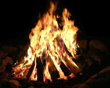  برپایی آتش فقط با کبریت و چوب، بدون نیاز به مواد آتش زا !