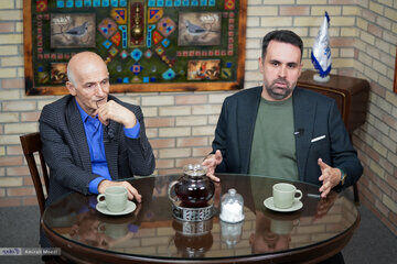  فرزانه: طبقات را خلع ید کردیم و تبدیل‌شان کردیم به راننده اسنپ و تپسی/فراستخواه:حکمرانی خوب در ایران شکل نگرفته است/ روایت دو جامعه‌شناس از فروپاشی طبقه متوسط