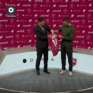 ببینید؛ خواندن شعر این قرمز منه... توسط سرگیف!