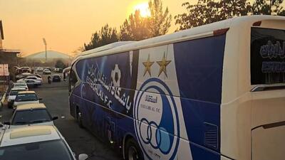 اتوبوس باشگاه استقلال این روزها برای حمل و نقل تیم‌های غیر فوتبالی مورد استفاده قرار می‌‌گیرد!