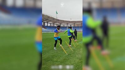 بخش‌هایی از تمرینات بازیکنان خیبر در ورزشگاه امام رضا(ع) مشهد
