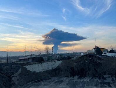 آتش‌سوزی گسترده در کارخانه کاله | شدت آتش سوزی را ببینید