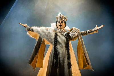 فرهاد آییش، الناز ‌حبیبی و وحید ‌آقاپور همچنان روی صحنه