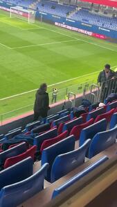 ویدئو: سورپرایز ویژه هانسی فلیک برای هواداران کوچک بارسلونا