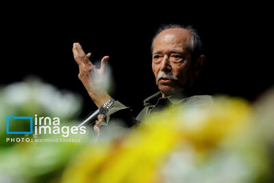 علی نصیریان: بیضایی ستون اصلی تئاتر بود/ هنرمندان جوان می‌درخشند+فیلم