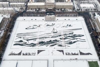  خلق تصویر برفی ناوهواپیمابر «فوجیان» با مشارکت ۱۲۰۰ دانشجو در شمال چین