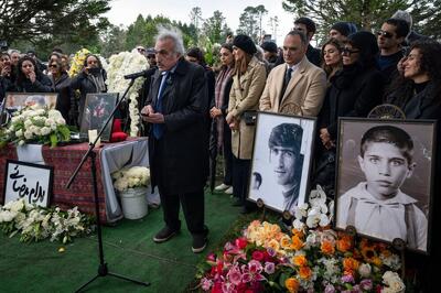 تصاویری تازه از خاکسپاری بهرام بیضایی