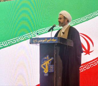  امام جمعه ایلام: دشمنان به‌دنبال تضعیف وحدت ملت ایران هستند/حاج قاسم محبوبیت جهانی یافت