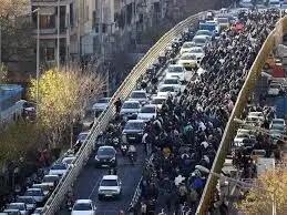 تفاوت اعتراضات ۱۴۰۱ و ۱۴۰۴ از نگاه یک جامعه شناس؛ مطالبه مردم نان و بقا است