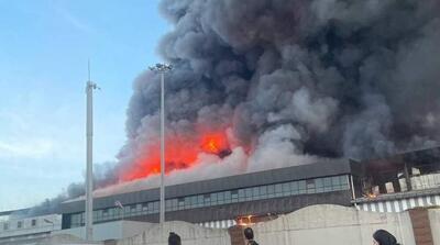 ببینید | اولین تصاویر از آتش‌سوزی شدید در کارخانه شرکت کاله واقع در شهر آمل - مردم سالاری آنلاین