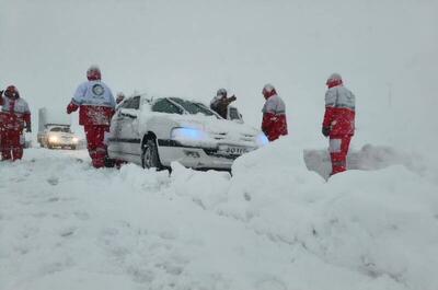 نجات ۲۶ مادر باردار و نوزاد از مناطق برفی و صعب‌العبور