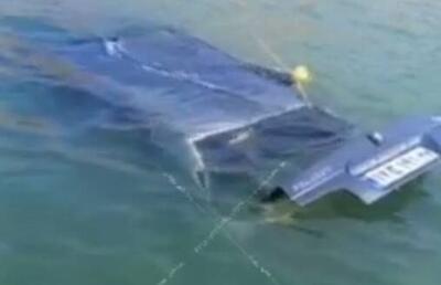 فیلم/ سقوط مرگبار خودرو به داخل سد مهاباد