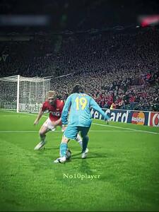 ویدئو نوستالوژی: وقتی مسی جوان اسکولز را فریب ‌می‌دهد - پارس فوتبال