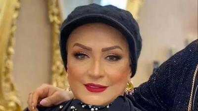  عکس کریسمسی مریم امیرجلالی در کانادا در خانه دخترش با کلاه بابانوئل