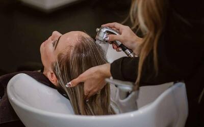 ویتامینه مو چیست و چه کاربردی دارد؟ نحوه انجام؛ مزایا و معایب