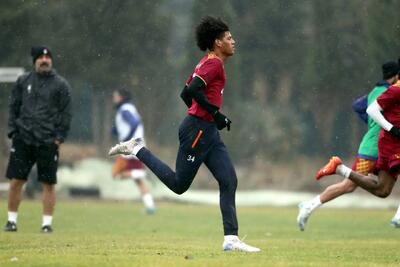 مدافع چادرملو مصدوم شد