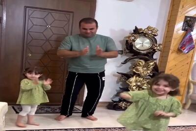  آواز بلرزون؛ آهنگ گذاشتن دوقلوها انقد نانا و فینگولی رقصیدن باباشون ذوق کرده