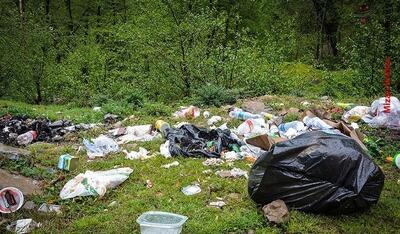  بخشی از مسیر روستای خشکنودهان به زبالهدان تبدیل شده است /  مجازات‌های موجود برای متخلفان ریختن زباله بازدارنده نیست + فیلم