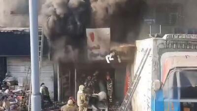  مهار آتش‌سوزی مغازه لوازم یدکی موتورسیکلت در میدان قیام