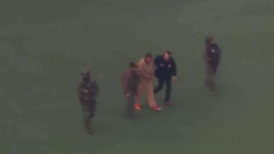  نیکولاس مادورو با هلیکوپتر برای حضور در دادگاه منتقل شد.