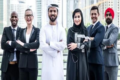 بازار کار امارات: نگاهی به مشارکت زنان، دستمزدها و فرصت‌های شغلی برابر