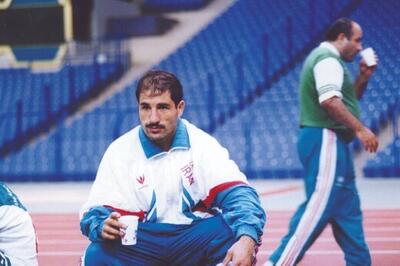 علی اکبر استاد اسدی: حاضر بودم در جزیره آدمخوارها زندگی کنم اما گل به خودی نمی‌زدم