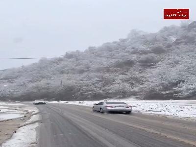  بارش برف در جاده جنگلی زیارت گرگان و سفیدپوش شدن مسیر