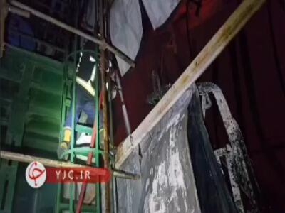  تصاویری از اطفای شعله‌های باقیمانده در کارخانه لبنیات کاله