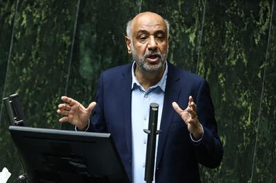 میدری: قیمت کالاها با کالابرگ به نرخ‌های سابق عرضه می‌شود