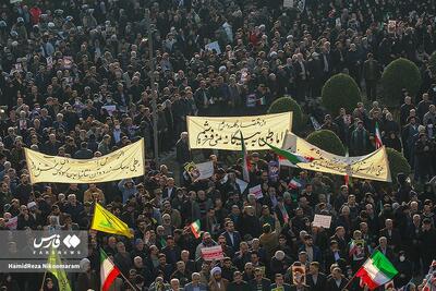 عکس/ تجمع بزرگ مردمی اصفهانی‌ها علیه گرانی‌ها و اغتشاش‌گران