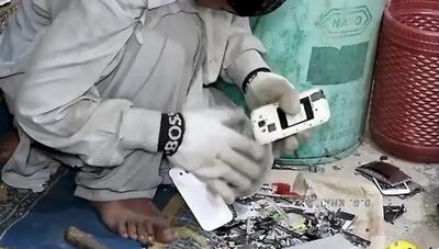  استخراج طلای ۲۴ عیار از ضایعات گوشی‌های هوشمند (فیلم)