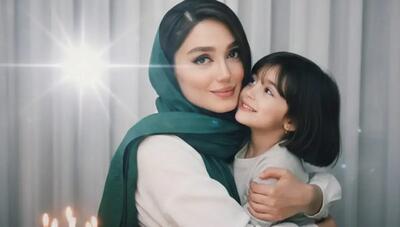 فرزانه قاسم‌زاده و عکس احساسی با کودکی خود (عکس)