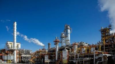 تزریق دلار ۱۵ شرکت پتروشیمی به بازار/ انجمن کارفرمایان پتروشیمی: امیدواریم این اقدام به کاهش قیمت ارز کمک کند