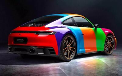 پورشه در تدارک خودرویی که در لحظه رنگ عوض می‌کند