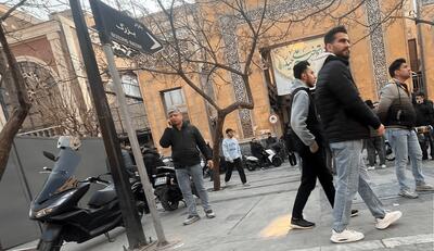 فارس از تجمعات پراکنده در بازار تهران خبر داد/ ورود نیرو‌های پلیس پس از شعارها