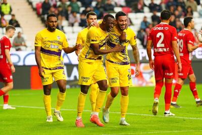 ستاره محبوب استقلالی‌ها بازیکن آزاد شد!+عکس