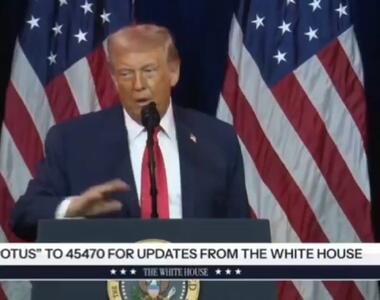 ببینید/  ترامپ رسماً خودش را پادشاه نامید!