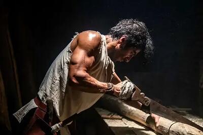 ببینید/ نوید پور فرج: برای بازی در «بامداد خمار» آسیب جسمی دیدم