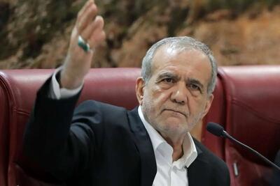 پزشکیان: دولت اگر بخواهد همه مشکلات را به تنهایی حل کند، ناچار می‌شود با چاپ پول، فشار سنگینی به دهک‌های پایین جامعه وارد کند/ دچار مشکل هستیم، اما به‌جای پذیرش مسئولیت، به هم می‌گوییم بروید در خانه‌های خود پنهان شوید