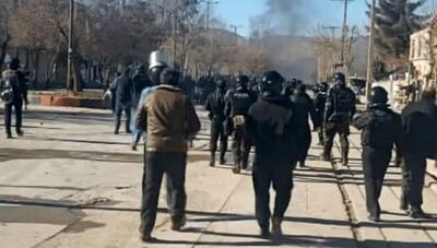 فارس: عصر امروز تجمعی اعتراضی در شهر آبدانان برگزار شد / جمعیت در ابتدا حدود ۳۰۰ نفر بود اما به حدود ۲۰۰۰ نفر افزایش یافت / گروهی متشکل از حدود ۲۵۰ تا ۳۰۰ نفر اقدام به تخریب اموال عمومی کردند / در حال حاضر وضعیت شهر آرام گزارش شده