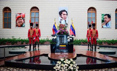 عکسی از قبر بمباران شده هوگو چاوز