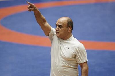 کشتی از دو قطبی خادم و دبیر ضربه می خورد