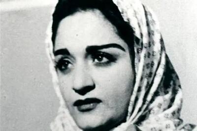  عکس| سفر زمان؛ «شهلا ریاحی» در ۷۹ سالگی و در خانه اش در تهران؛ سال ۱۳۹۴