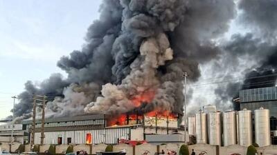 در آتش سوزی کارخانه «کاله آمل» ۵ کارگر مصدوم شده اند