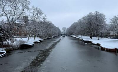 برف و سرما در «آمستردام» و «پاریس» زندگی مردم را مختل کرد