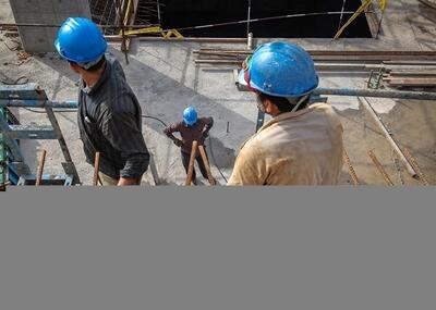 اعتبار بیمه کارگران ساختمانی قطع شد، بار مالی روی دوش کارگر سنگین می‌شود