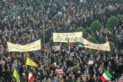 گلایه از اقتصاد داریم وطن به دشمن نمی‌سپاریم